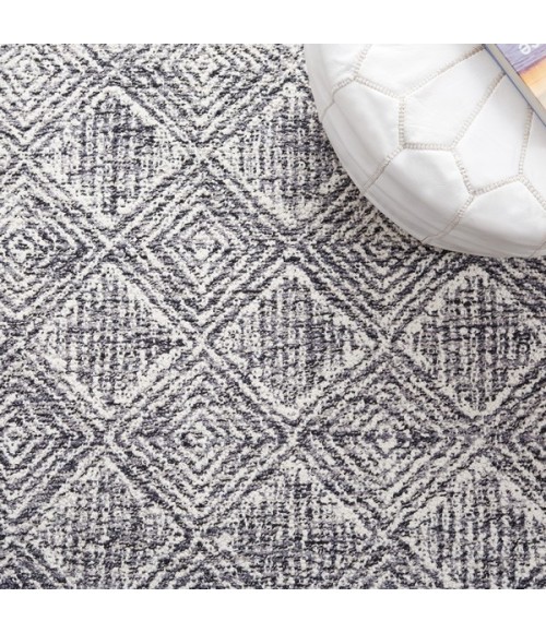Safavieh Ebony Charcoal / Ivory EBN204 2 ft. 3 in. X 9 ft. Runner Rug
