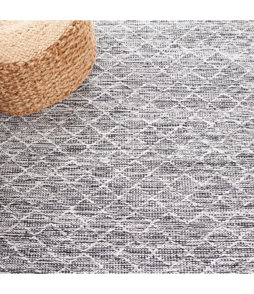 Safavieh Ebony Ivory / Black EBN313 2 ft. 3 in. X 9 ft. Runner Rug