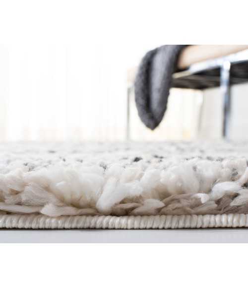 Safavieh Fontana Shag  Ivory / Grey FNT842 6 ft. 7 in. X 9 ft. Rectangle Rug