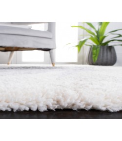 Safavieh Fontana Shag  Grey / Ivory FNT894 3 ft. X 3 ft. Round Rug