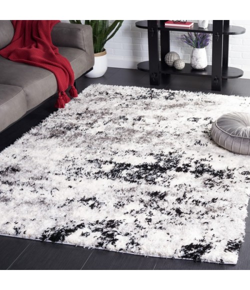 Safavieh Lindsay Shag Grey / Black Ivory LNS556 5 ft. 3 in. X 7 ft. 6 in. Rectangle Rug