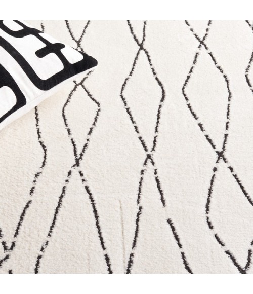 Safavieh Melody Ivory / Black MEL112 2 ft. 2 in. X 8 ft. Runner Rug