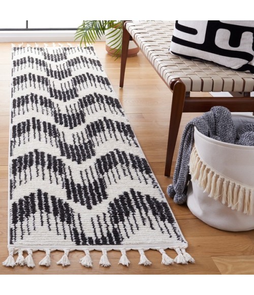 Safavieh Moroccan Tassel Ivory / Black MRT101 2 ft. 2 in. X 9 ft. Runner Rug