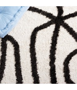 Safavieh Norway Ivory / Black NOR202 3 ft. X 3 ft. Round Rug