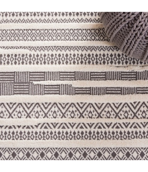 Safavieh Urban Grey / Ivory URB204 4 ft. X 6 ft. Rectangle Rug