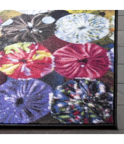 Safavieh Aztec AZT207 Red / Multi 4' X 6' Rectangle Area Rug