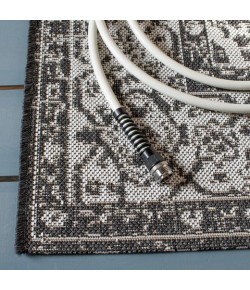Safavieh Beach House BHS137 Light Grey / Charcoal 6'-7" X 6'-7" Round Area Rug