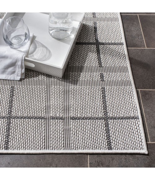 Safavieh Bermuda BMU803 Ivory / Grey 8' X 8' Square Area Rug