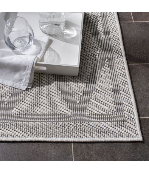 Safavieh Bermuda BMU805 Ivory / Light Grey 2' X 6' Runner Area Rug