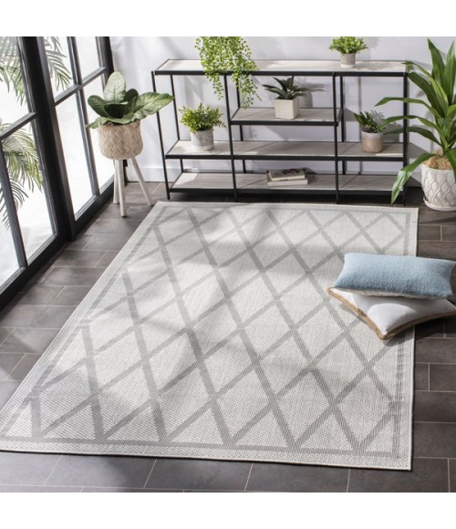 Safavieh Bermuda BMU805 Ivory / Light Grey 6'-7" X 6'-7" Round Area Rug