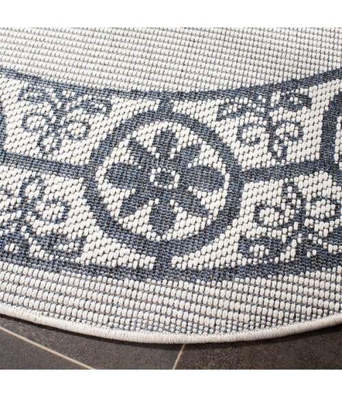 Safavieh Bermuda BMU815 Ivory / Charcoal 5'-3" X 7'-6" Rectangle Area Rug
