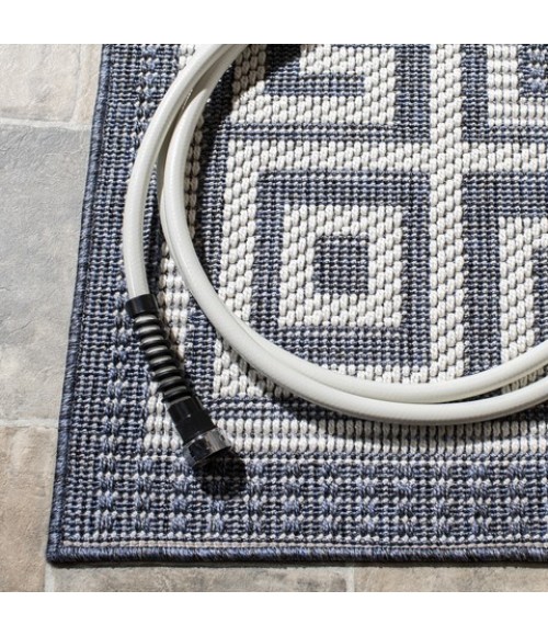 Safavieh Bermuda BMU820 Dark Blue / Ivory 8' X 8' Round Area Rug