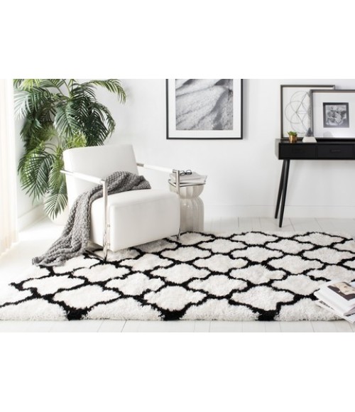 Safavieh Barcelona Shag BSG319 Ivory / Black 2' X 3' Accent Area Rug