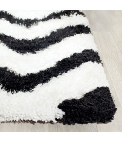 Safavieh Barcelona Shag BSG320 Ivory / Black 2'-3" X 7' Runner Area Rug