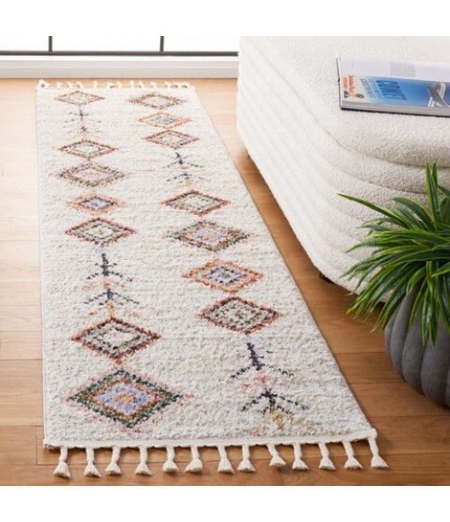 Safavieh Chapel Ivory / Black CHP402 2 ft. 2 in. X 8 ft. Runner Rug