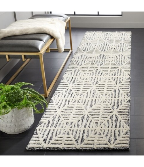 Safavieh Ebony Black / Ivory EBN110 2 ft. 3 in. X 9 ft. Runner Rug