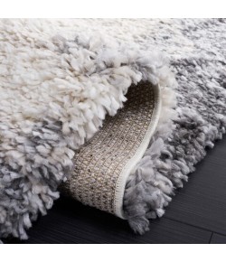 Safavieh Fontana Shag  Ivory / Grey FNT831 6 ft. 7 in. X 6 ft. 7 in. Square Rug