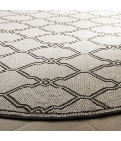 Safavieh Linden  Light Grey / Charcoal LND124 6 ft. 7 in. X 6 ft. 7 in. Round Rug