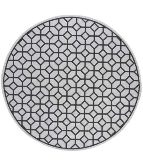 Safavieh Linden  Light Grey / Charcoal LND127 6 ft. 7 in. X 6 ft. 7 in. Round Rug