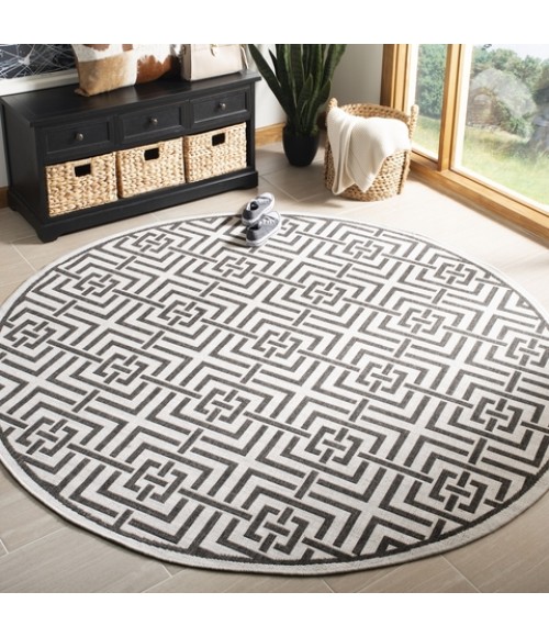 Safavieh Linden  Light Grey / Charcoal LND128 6 ft. 7 in. X 6 ft. 7 in. Round Rug