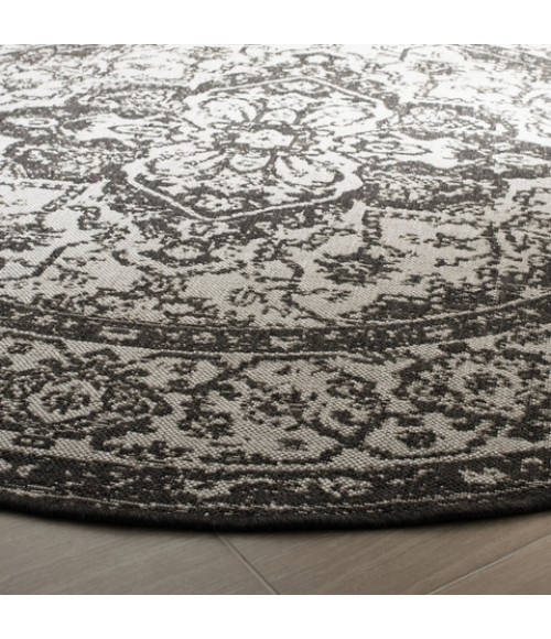 Safavieh Linden  Light Grey / Charcoal LND137 8 ft. X 8 ft. Round Rug