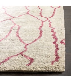 Safavieh Moroccan Ivory / Pink MOR555 9 ft. X 12 ft. Rectangle Rug