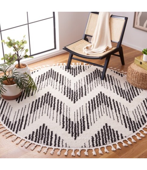Safavieh Moroccan Tassel Ivory / Black MRT101 6 ft. 7 in. X 6 ft. 7 in. Round Rug