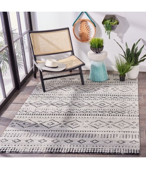 Safavieh Montage  Grey / Ivory MTG291 8 ft. X 10 ft. Rectangle Rug