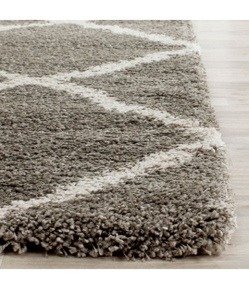 Safavieh Belize Shag SGB489 Grey / Taupe 6'-7" X 6'-7" Square Area Rug
