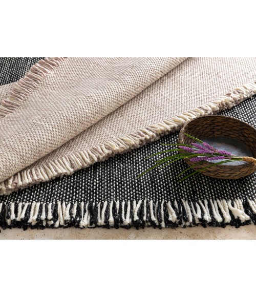 Surya Azalea AZA-2313 2 6 x 8  Rug