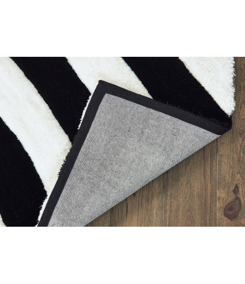 United Weavers Finesse Black 2100-21670 5 ft. 3 in. X 7 ft. 2 in. Rectangle Rug