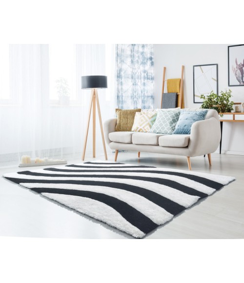 United Weavers Finesse Black 2100-21670 5 ft. 3 in. X 7 ft. 2 in. Rectangle Rug