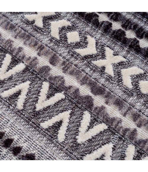 United Weavers Chelsea  Grey 2920-81772 2 ft. 7 in. X 7 ft. 2 in. Rectangle Rug