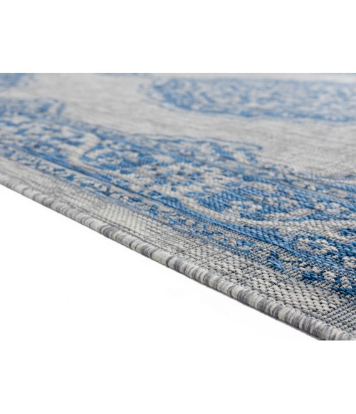 United Weavers Augusta Blue 3900-10260 5 ft. 3 in. X 7 ft. 6 in. Rectangle Rug