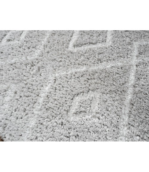 United Weavers Barcelona White 4570-30499 7 ft. 10 in. X 10 ft. 6 in. Rectangle Rug