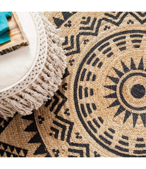 Anji Mountain 6' Round Cortez Tribal Rug