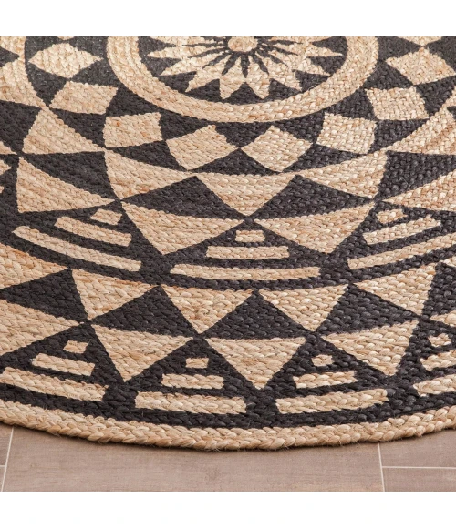 Anji Mountain 4' Round Pippin Black & Tan Jute Rug