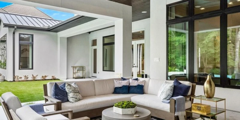How To Decor Home Using Bold Graphic Modern Area Rugs!
