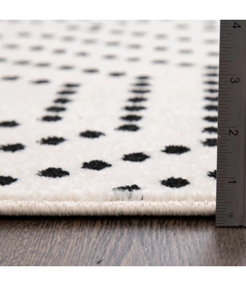 Loomaknoti Tecopa Kaharie White/Black ETR21WBK55 5 ft. X 7 ft. 3 in. Rectangle Rug