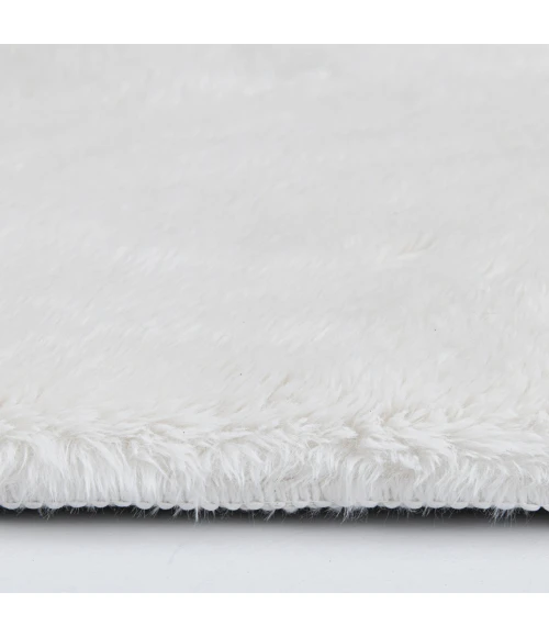 Central Oriental Belgian Faux Fur White Solid 5ft. x 7ft. Rect. Rug