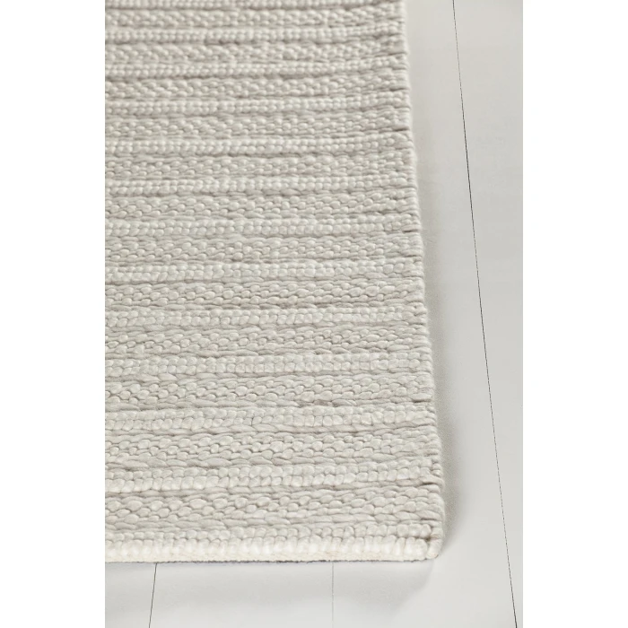 Chandra SAIRA White SAI-44701 9ft. x 13ft. Rect. Rug