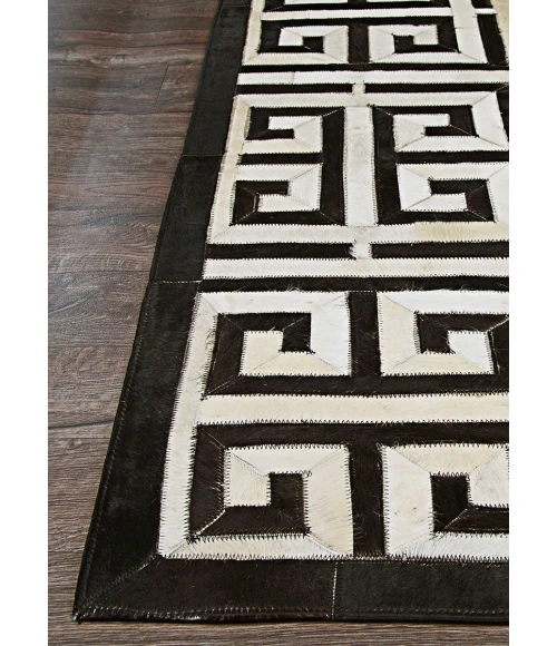 Couristan Chalet Meander 2' x 4' Black/Ivory Area Rug