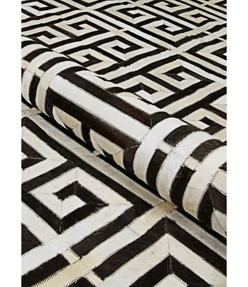 Couristan Chalet Meander 2' x 4' Black/Ivory Area Rug