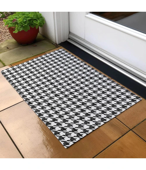 Dalyn Indoor/Outdoor Hinton HN1 Black Washable 5' x 7'6" Rug