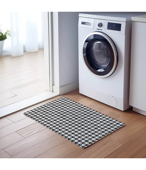 Dalyn Indoor/Outdoor Hinton HN1 Black Washable 5' x 7'6" Rug