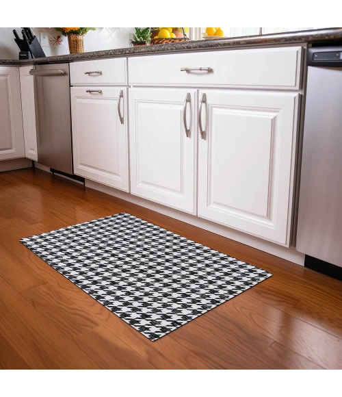 Dalyn Indoor/Outdoor Hinton HN1 Black Washable 5' x 7'6" Rug