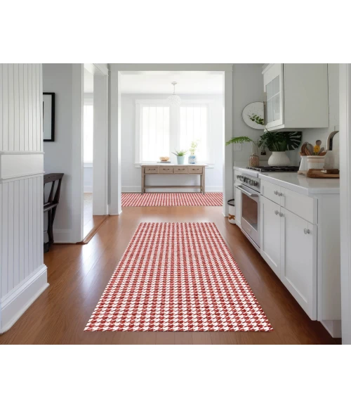 Dalyn Indoor/Outdoor Hinton HN1 Red Washable 2'3" x 7'6" Rug