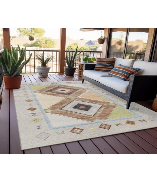 Dalyn Indoor/Outdoor Phoenix PH2 Taupe Washable 2'6" x 3'10" Rug