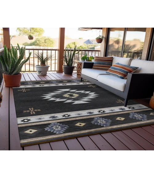 Dalyn Indoor/Outdoor Phoenix PH4 Black Washable 2'6" x 3'10" Rug