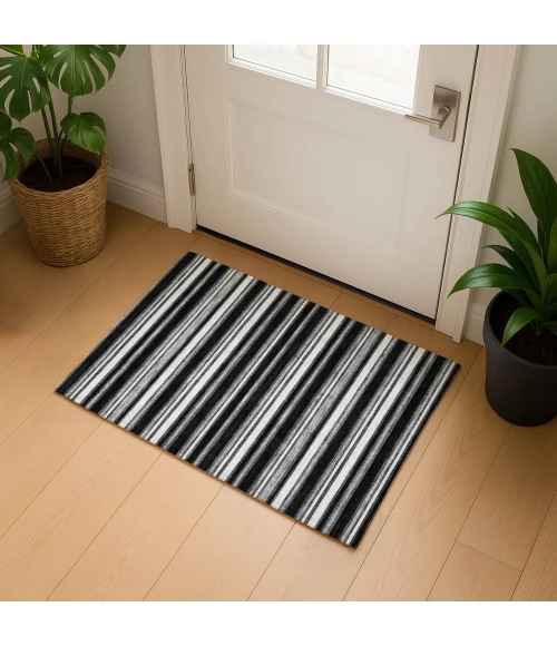 Dalyn Soft Essentials Black SE2 1ft.8in. x 2ft.6in. Rug